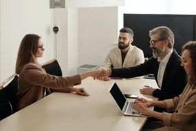 中立进入物流搬运设备行业2